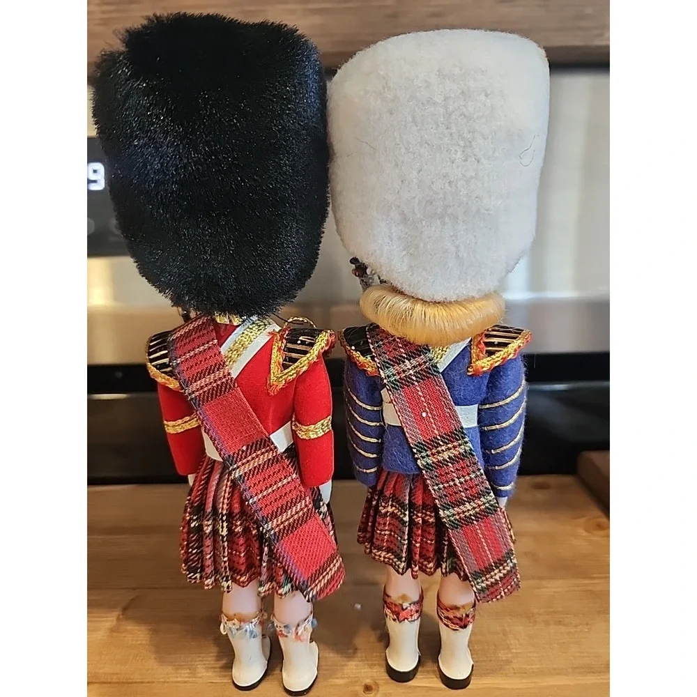 2 Vintage Scottish Palace Guards Blinking Eyes Dolls, 9